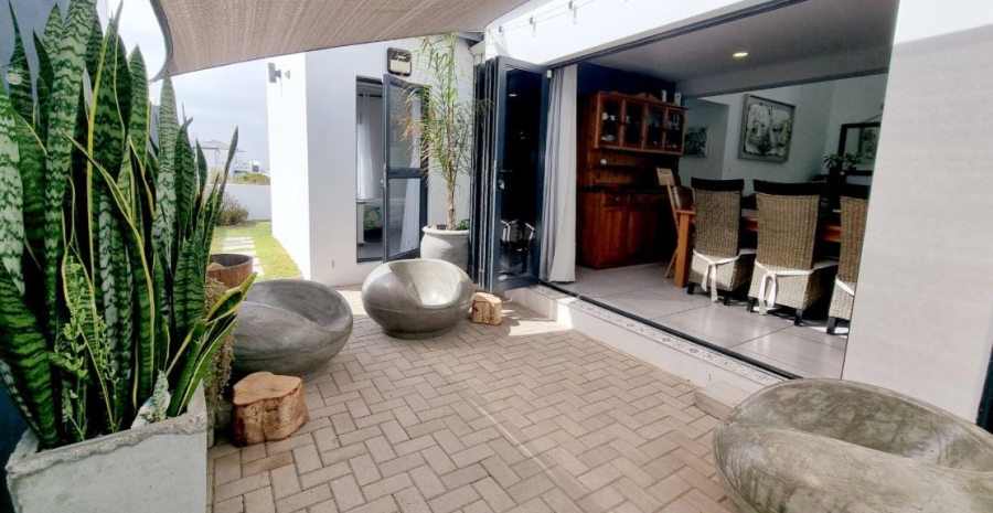 3 Bedroom Property for Sale in Sandy Point Western Cape